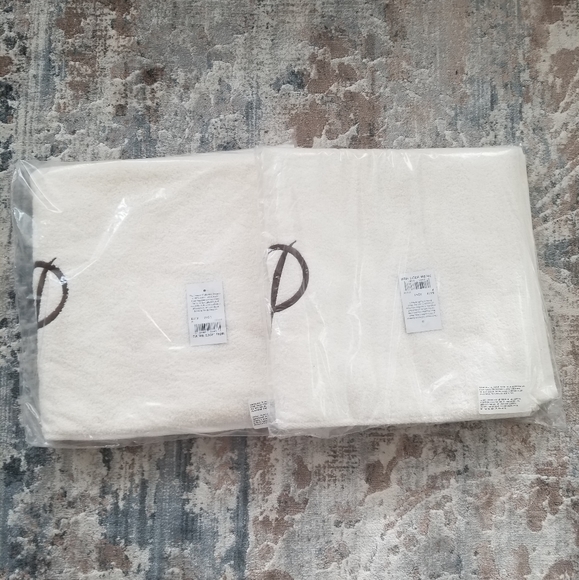 Avanti Premier Monogram Scripted "P" Towel Set - Picture 2 of 6